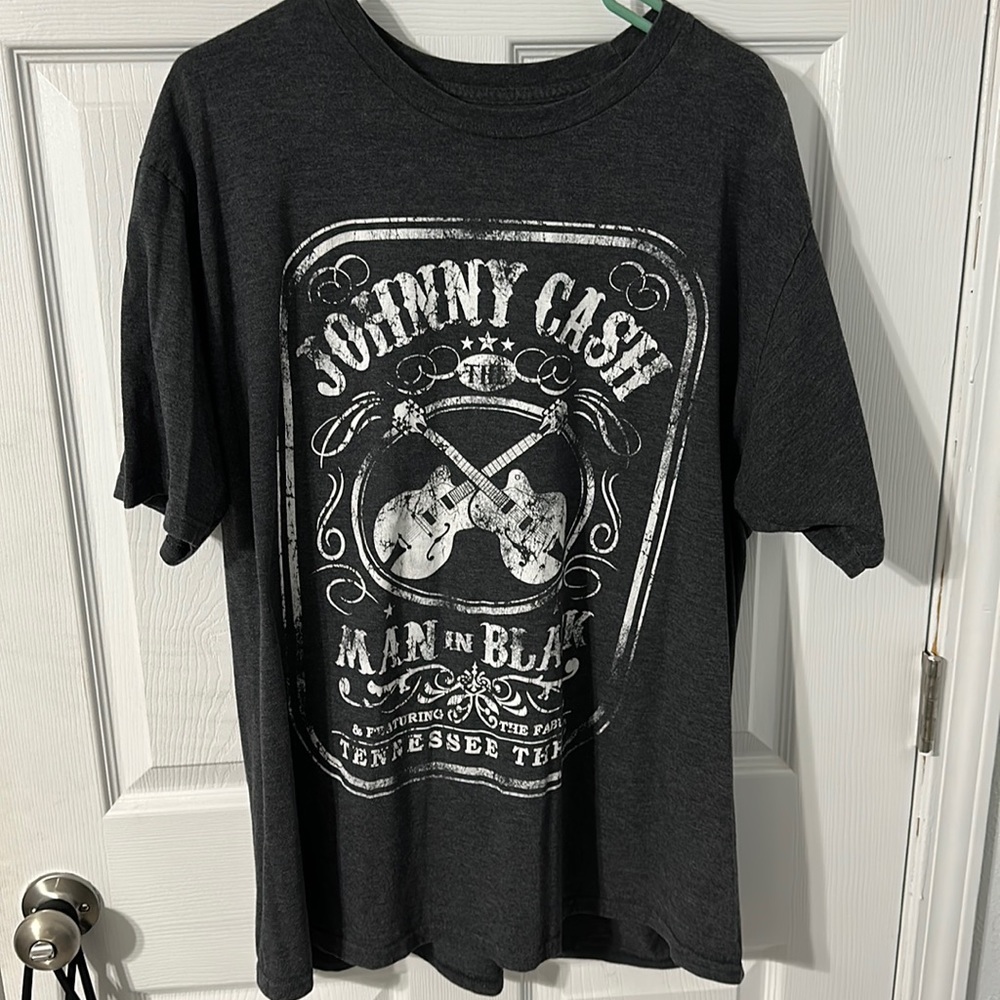 Men’s tee shirt.